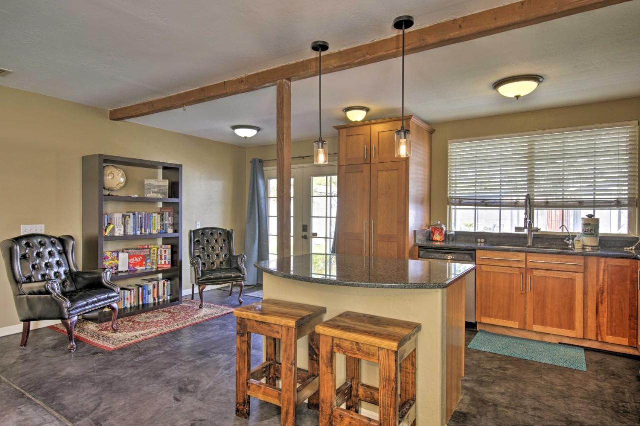 Central Phoenix Cottage With Private Yard! Exterior photo